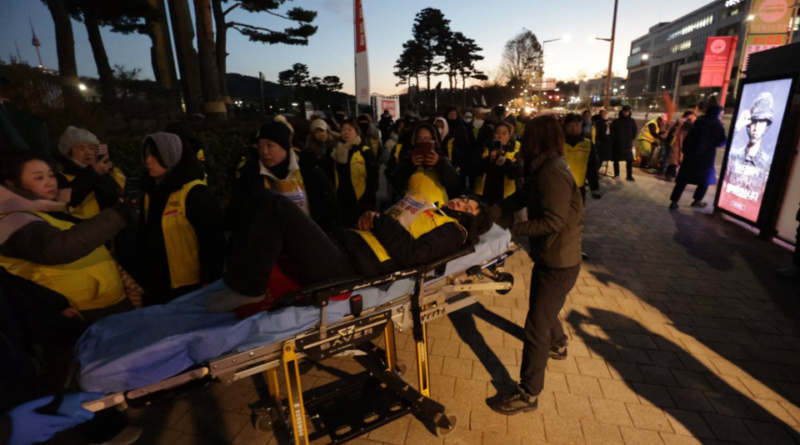 아사단식농성중이던 홈플러스지도부 2명, 병원 긴급후송